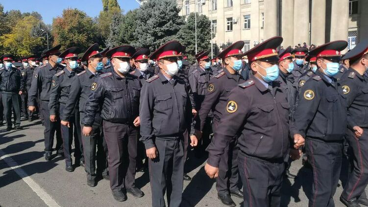 Комендантом в Бишкеке стал глава министерства внутренних дел Кыргызстана. Фото: Sputnik