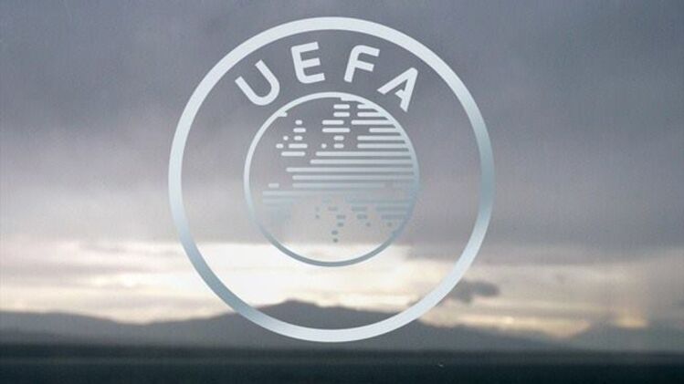 В УЕФА пока никого не обязывают преклонять колени. Фото: Facebook/ uefa