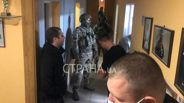 Обыски у активистов Нацкорпуса прошли за два дня до местных выборов. Фото "Страны"