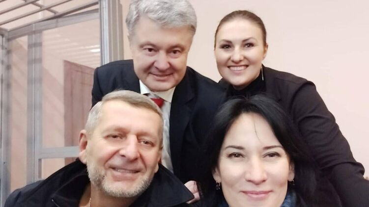 Порошенко приехал на суд к Федыне и Зверобой. Фото "Евросолидарности"