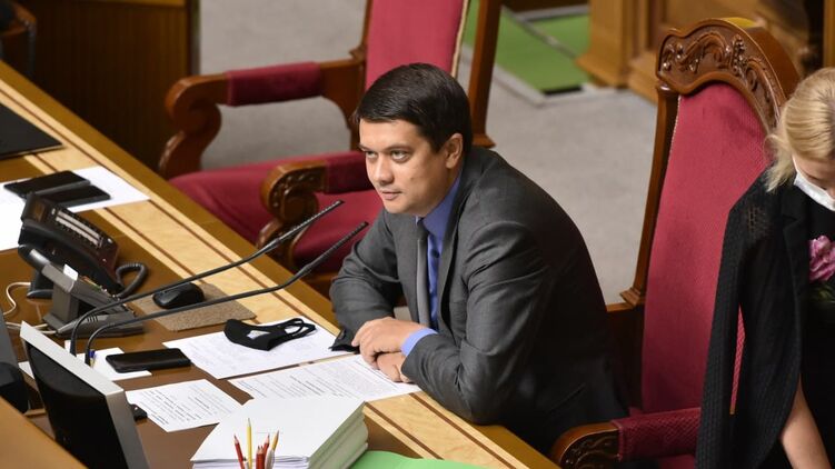 Дмитрий Разумков сейчас работает дистанционно. Фото: "Страна"