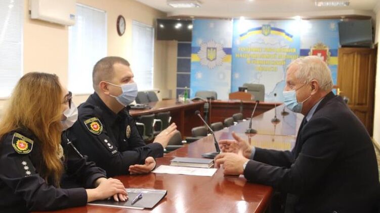 Представители полиции и НСЖУ провели встречи в регионах Украины. Фото: Нацполиция