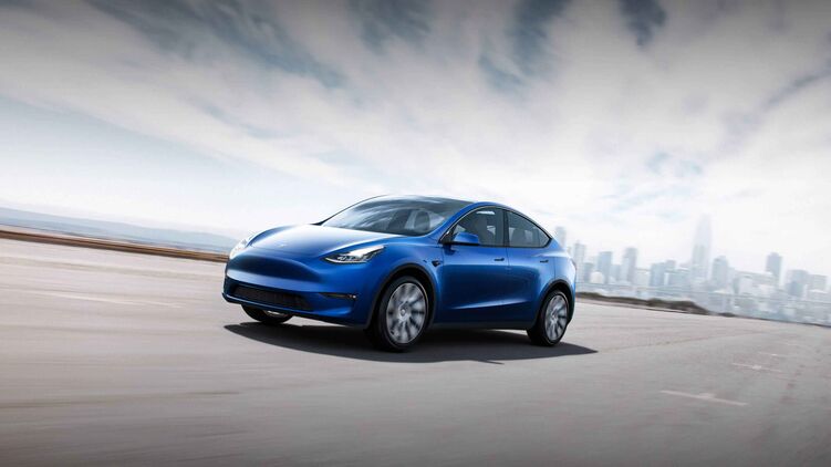 Компании придется раскошелиться, чтобы у машин не унесло крышу. Фото: tesla.com
