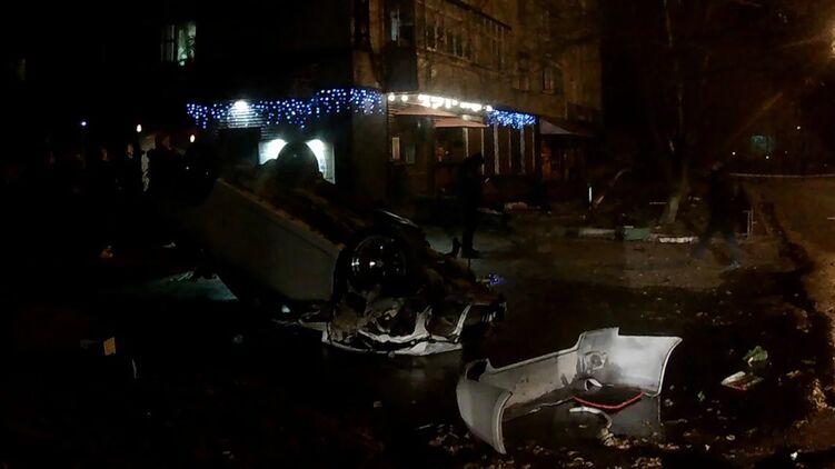 Два человека получили травмы в результате аварии. Фото: Нацполиция