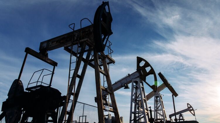 В понедельник нефть подешевела. Фото: ТАСС