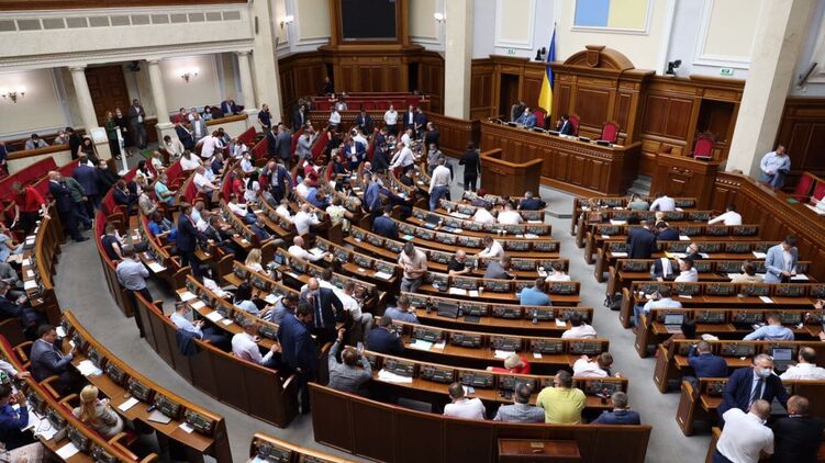 Больше всего денег предусмотрено на компенсацию аренды жилья нарлепа. Фото: "Страна"