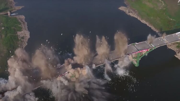 В Китае взорвали мост. Скриншот из видео