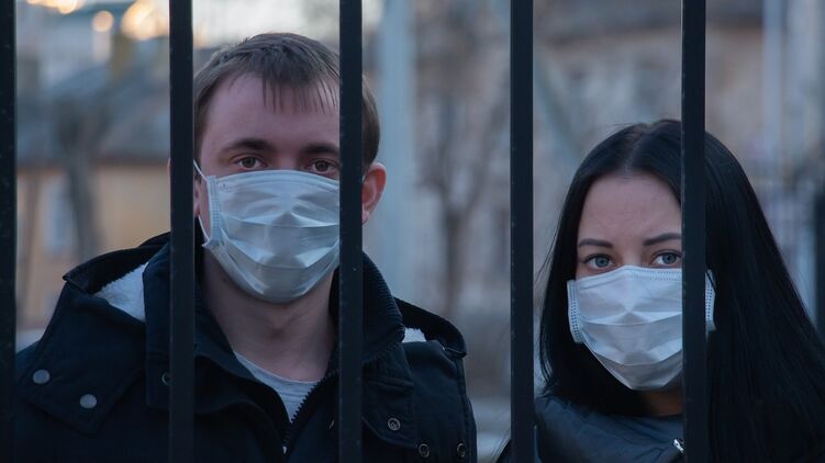 Суд просят отменить требование везде носить маски, фото: kurs.com.ua