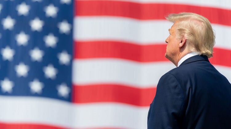 Apple удалила соцсеть Parler, где собирались сторонники Трампа. Фото: pixabay.com 