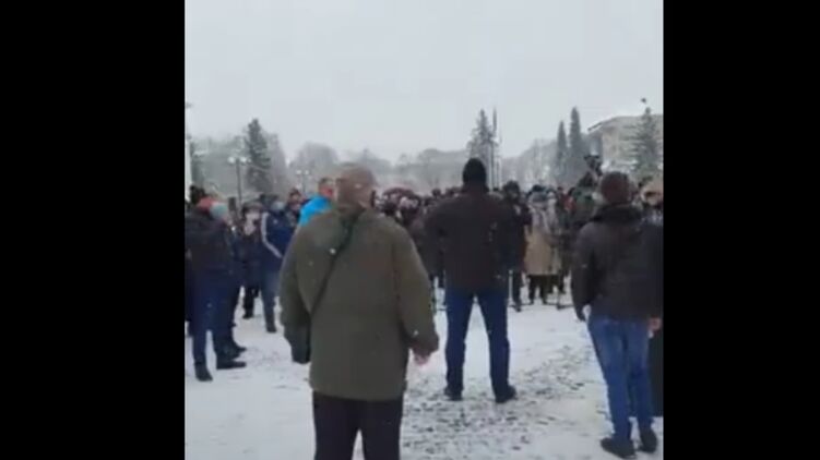В Ужгороде митинг против повышения таприфов. Скриншот из видео