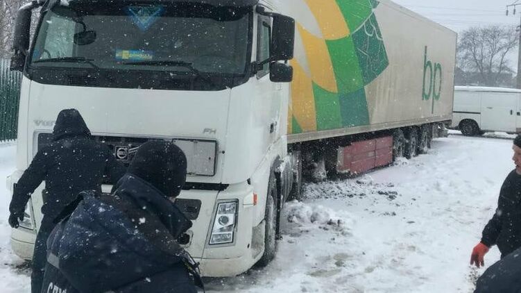Спасатели ограничили въезд грузового транспорта в Одессу, фото: ГСЧС