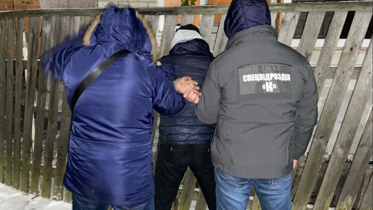 Спецпрокуратура задержала военнослужащего за торговлю наркотиками. Фото: vppnr.gp.gov.ua