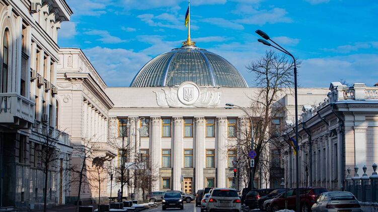 "Оппоплатформа" опережает "слуг народа" на 1,9%. Фото: Страна