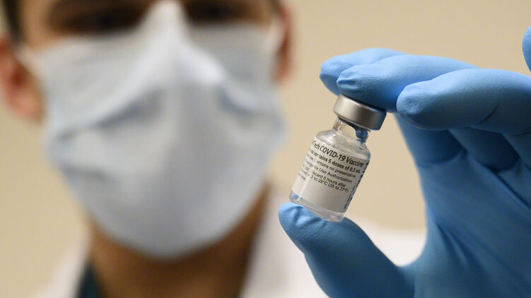 Вакцина Pfizer оказалась эффективной на 90% после первой прививки. Фото: commons.wikimedia.org