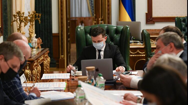 Зеленский ввел санкции против восьми физлиц. Фото: facebook.com/president.gov.ua