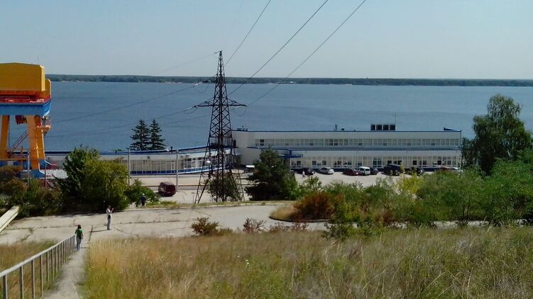 Специалисты не обнаружили взрывоопасных устройств в районе дамбы. Фото: uhe.gov.ua