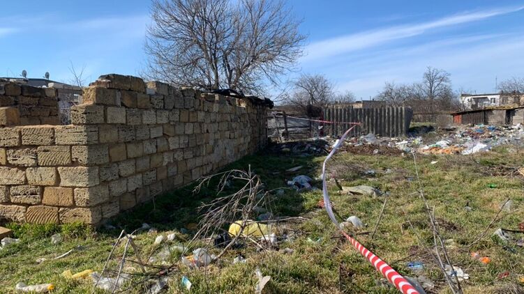 Полиция подозревает, что мужчина подбросил тело девочки в недостроенный сарай. Фото: Нацполиция