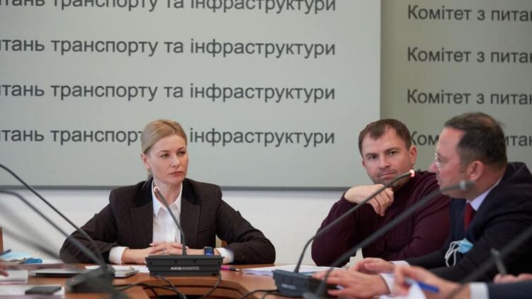 ВСК исследует деятельность руководства УЗ с 2015 года. Фото: facebook.com