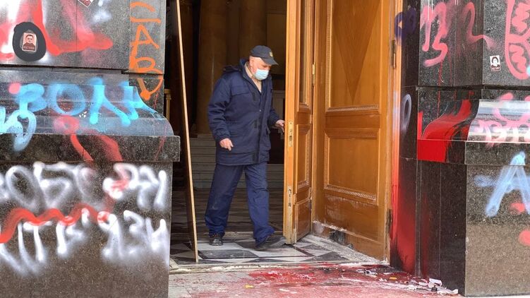 Полиция начала действовать против погромщиков ОП, Фото: Страна