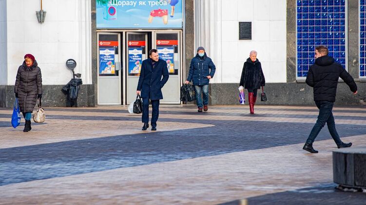 Полиция будет объяснять украинцам важность ношения маски. Фото: "Страна"