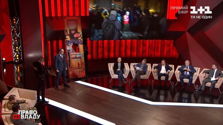 На ток-шоу "Право на власть" принесли дверь из ОП, Кадр с видео