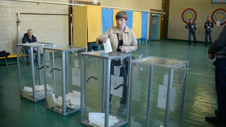Довыборы на двух освободившихся округах не обошлись без скандалов, фото: Изым Каумбаев, "Страна"