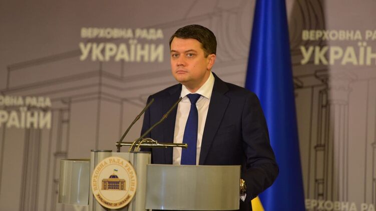 Дмитрий Разумков призвал к ужесточению ответственности нардепов за пьянство за рулем. Фото: Страна