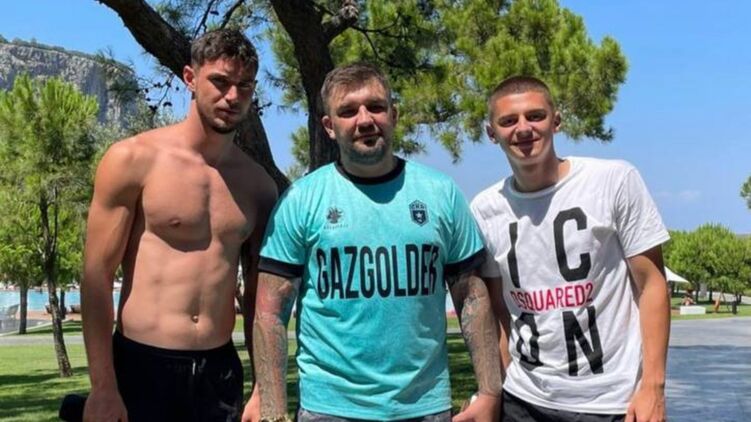 Виталий Миколенко опубликовал снимок с Василием Вакуленко и Романом Яремчуком. Фото: instagram.com/mikola_16