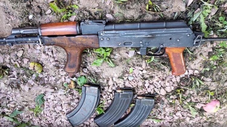 В России владелец деревенской нарколаборатории открыл стрельбу по правоохранителям. Фото: пресс-служба ГУ МВД России по Петербургу и Ленобласти