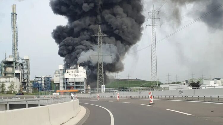 Взрыв произошел утром 27 июля. Фото: Twitter/ Feuerwehr_Koeln
