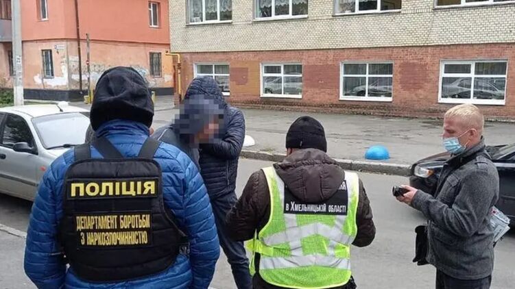 В Хмельницком преподаватель лицея торговал наркотиками. Фото: npu.gov.ua
