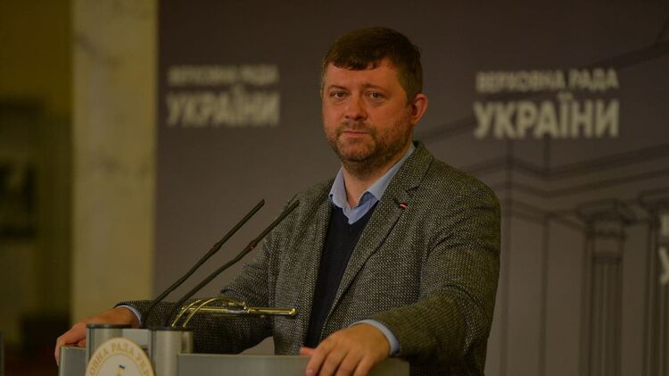 Александр Корниенко рассказал, когда могут пройти внеочередные заседания Рады. Фото: "Страна"