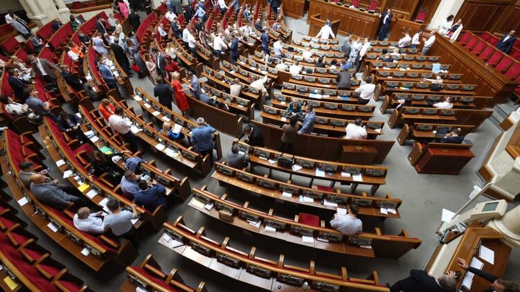 Рада поддержала отсрочку вступления в силу закона. Фото: Страна