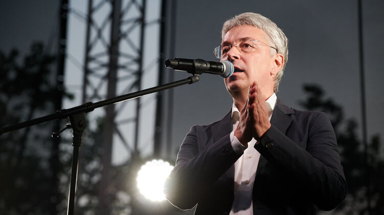 Ткаченко считает, что необходимо остановить распространение фейковой информации о "вредной вакцине" . Фото: Александр Ткаченко/Facebook
