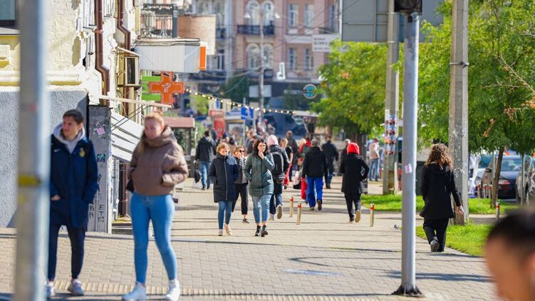 Некоторых украинцев без вакцинации от коронавируса смогут отстранять от работы. Фото: "Страна" 