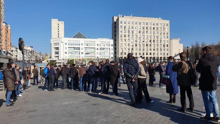 Киевляне массово идут вакцинироваться от ковида. Фото: Суспильне