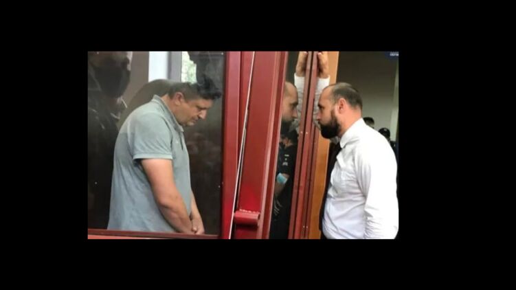 Кабминовскому террористу с гранатой изменили меру пресечения и отправили под домашний арест. Фото: Facebook