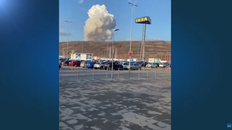 Столб дыма был виден издалека. Скриншот