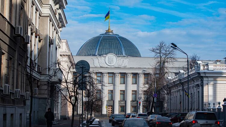 В Раде приняли законопроект о военном капелланстве. Фото: Страна