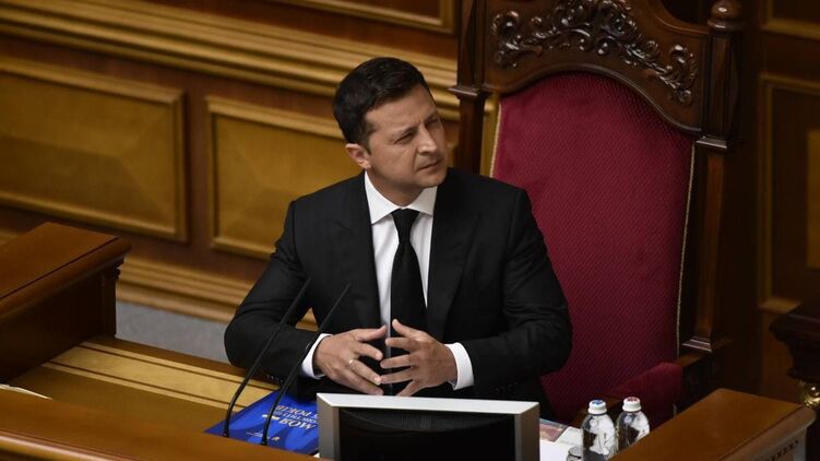 Зеленский подписал законопроект об упрощении получения гражданства воевавшими на Донбассе иностранцами. Фото: "Страна"