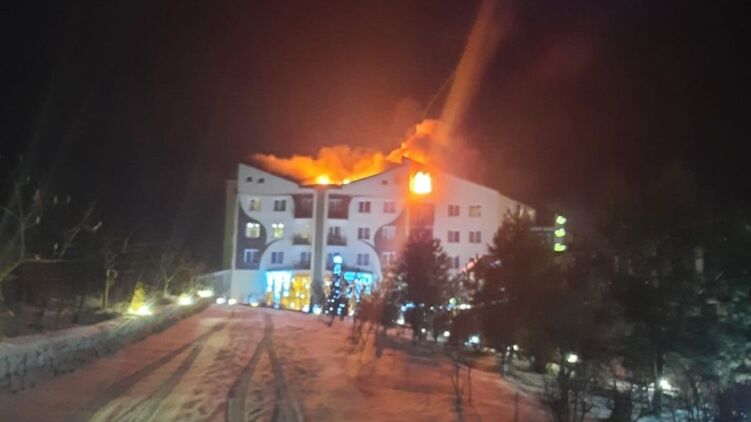 Пожар вспыхнул в отеле в ночь на 22 декабря. Фото: Нацполиция