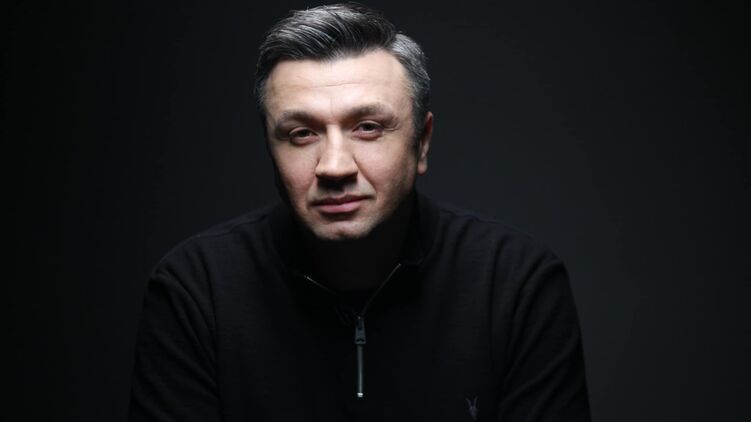 Телеведущий Иванов не стеснялся в высказываниях относительно нардепа. Фото: facebook.com/applecrysis