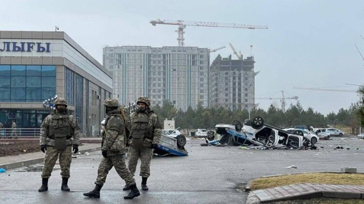В Казахстане эксперты прогнозируют силовой сценарий разгона "майдана" и боятся кровопролития  