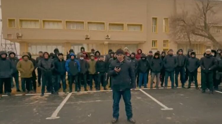 Судя по заявлениям властей, в Шымкенте на протестах не обошлось без "допинга". Скриншот