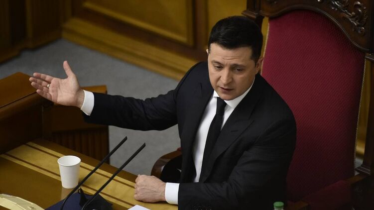 Владимир Зеленский считает, что Украину смогут защитить только ее граждане. Фото: "Страна"