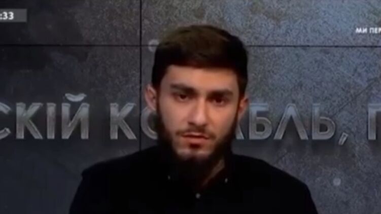 Сотрудник украинского телеканала 24 Фахрудин Шарафмал призвал убивать русских детей. Скриншот видео