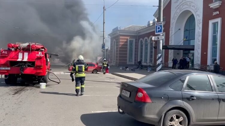 Последствия удара по станции. Фото: Павел Кириленко в Телеграм