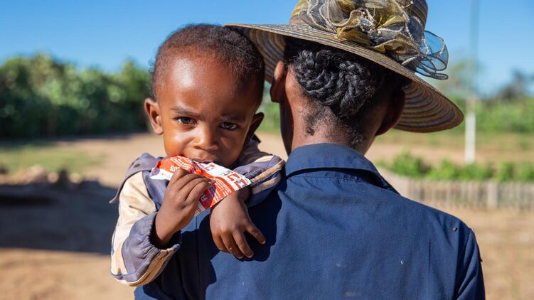 Стоимость смесей для детей вырастет на 16%. Фото: facebook.com/unicef