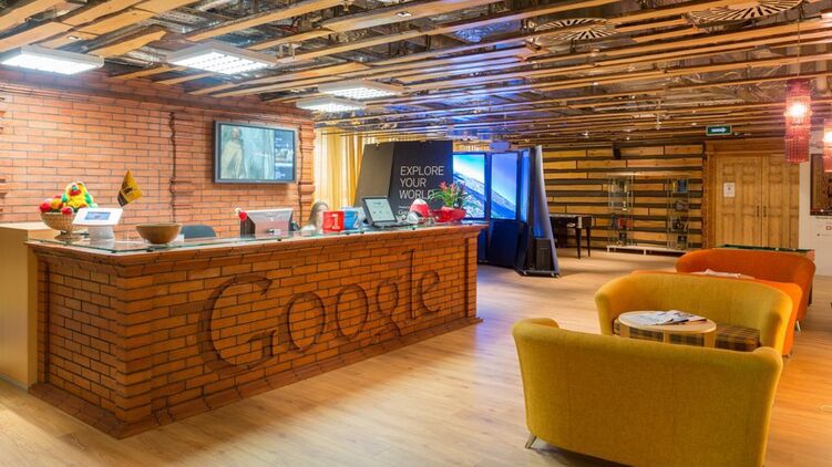 Так выглядит рецепшин закрытого московского офиса Google. Фото: home-and-garden.livejournal.com