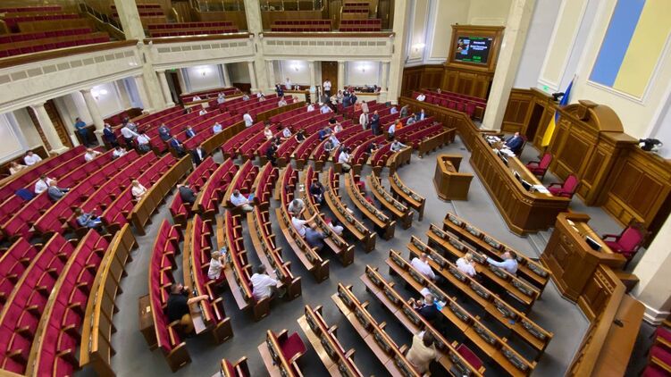 Народным избранникам урезали компенсации за выполнение депутатских полномочий. Фото: "Страна"
